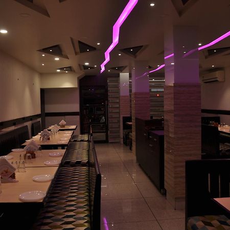 Ashish Restaurant And Guesthouse 수라트 외부 사진