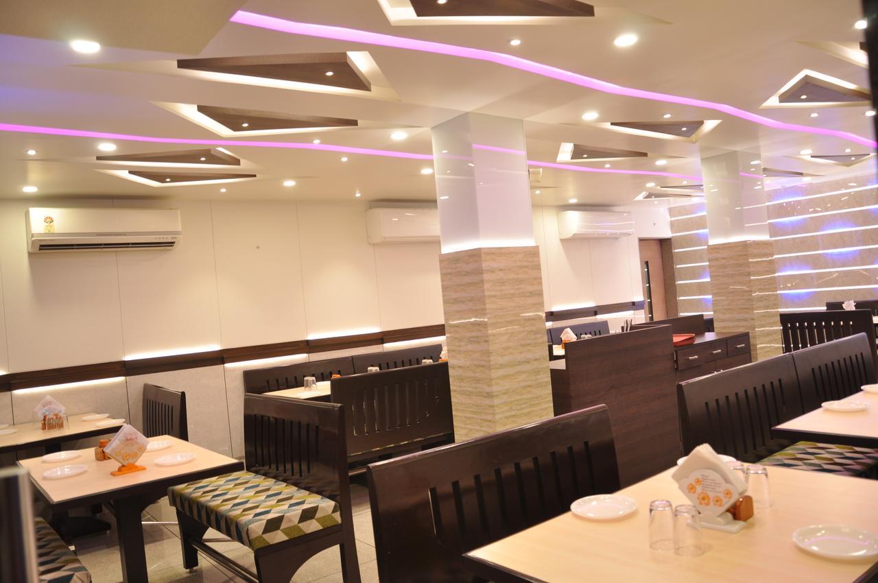 Ashish Restaurant And Guesthouse 수라트 외부 사진