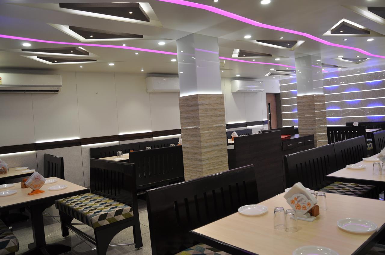 Ashish Restaurant And Guesthouse 수라트 외부 사진