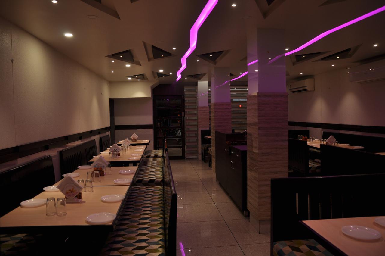 Ashish Restaurant And Guesthouse 수라트 외부 사진